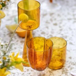 Set di 4 bicchieri da acqua a petali color ambra