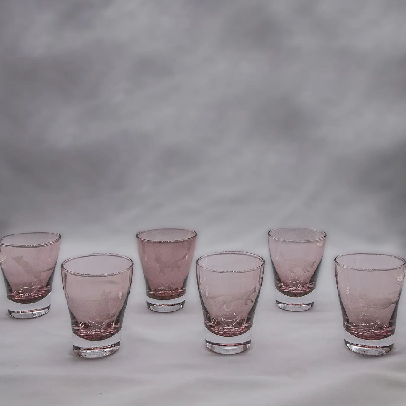 Set di 6 bicchieri da acqua color malva con incisione a forma di gatto