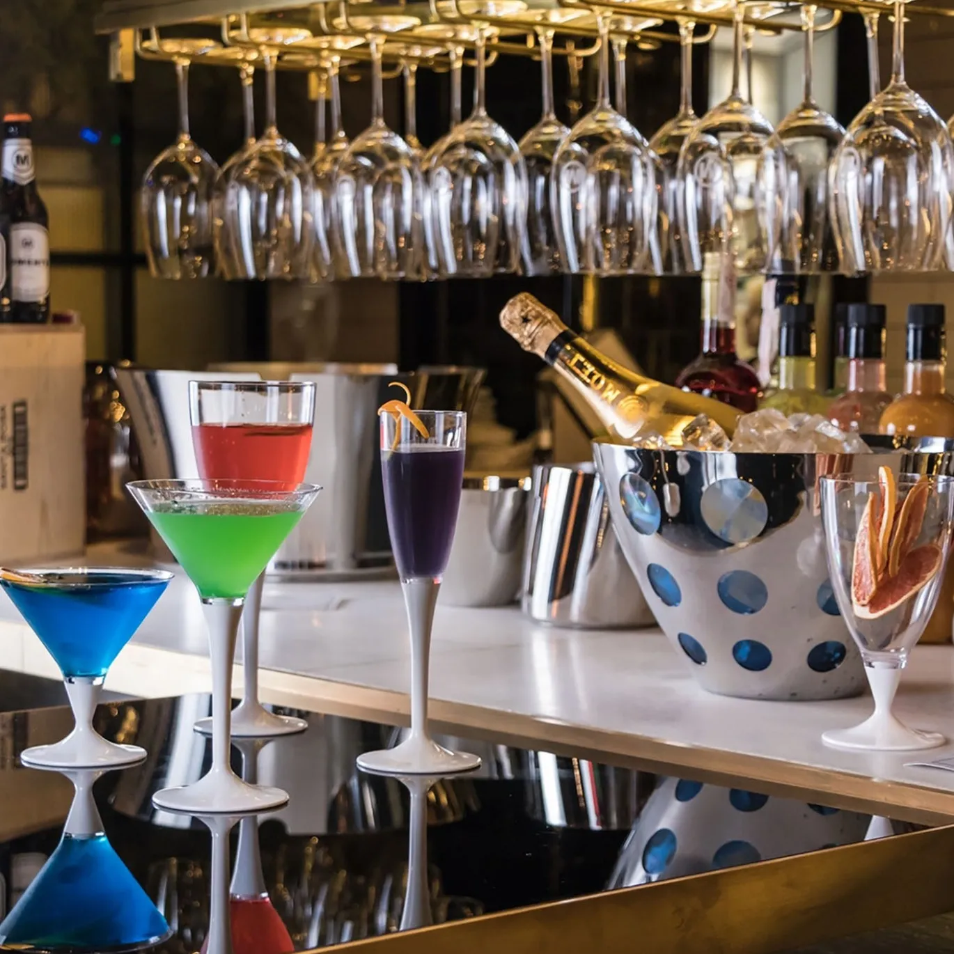Set di 6 bicchieri da martini con stelo bianco
