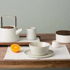 Set di 2 contenitori rotondi in ceramica bianca con coperchio in legno