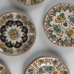 Set di Due Piatti Decorativi in Ceramica Policroma #1