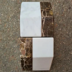 Set di 2 Fermalibri D-ENDS in Marmo Emperador Scuro e Marmo di Carrara