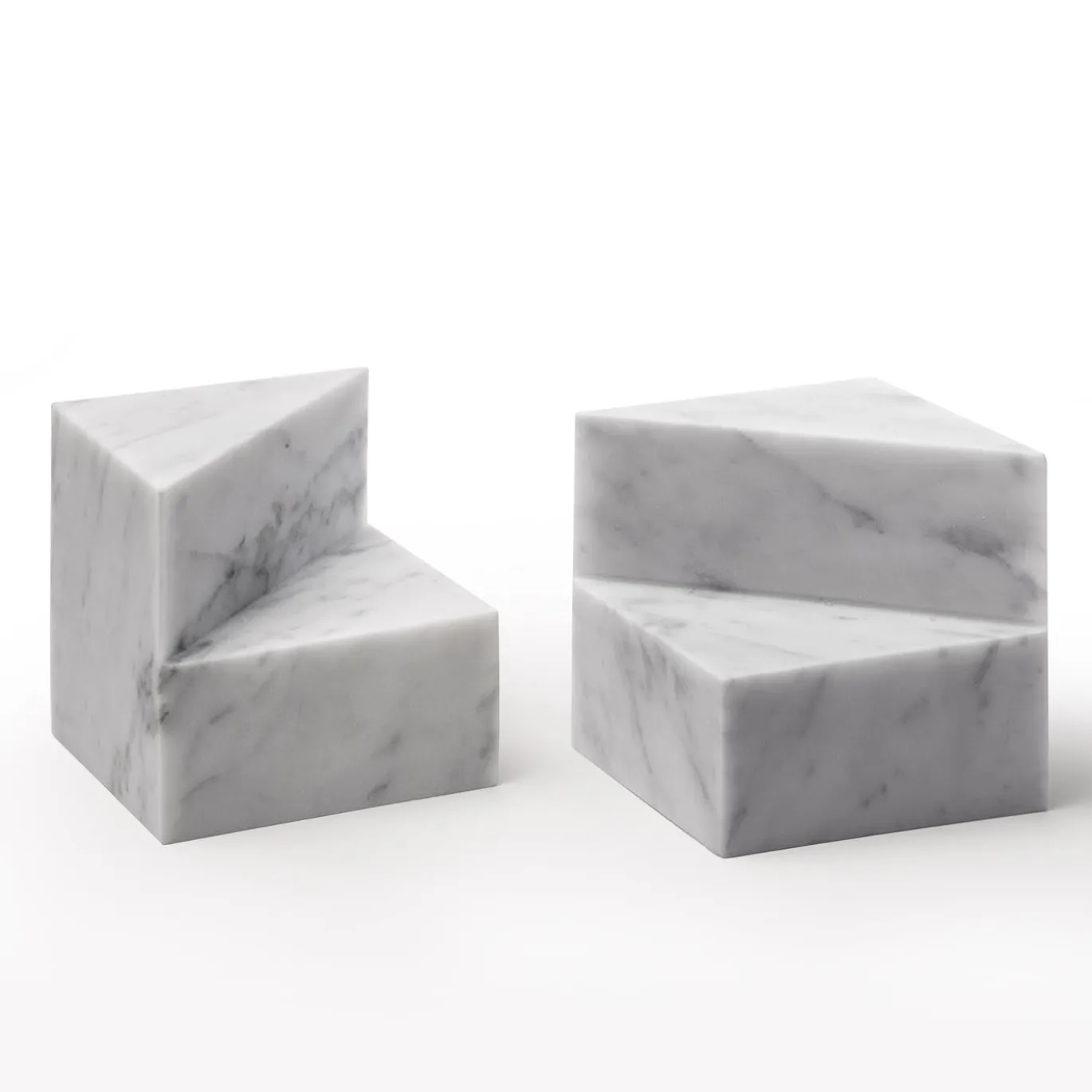 Set di 2 fermalibri Kilos in marmo di Carrara bianco di Elisa Ossino