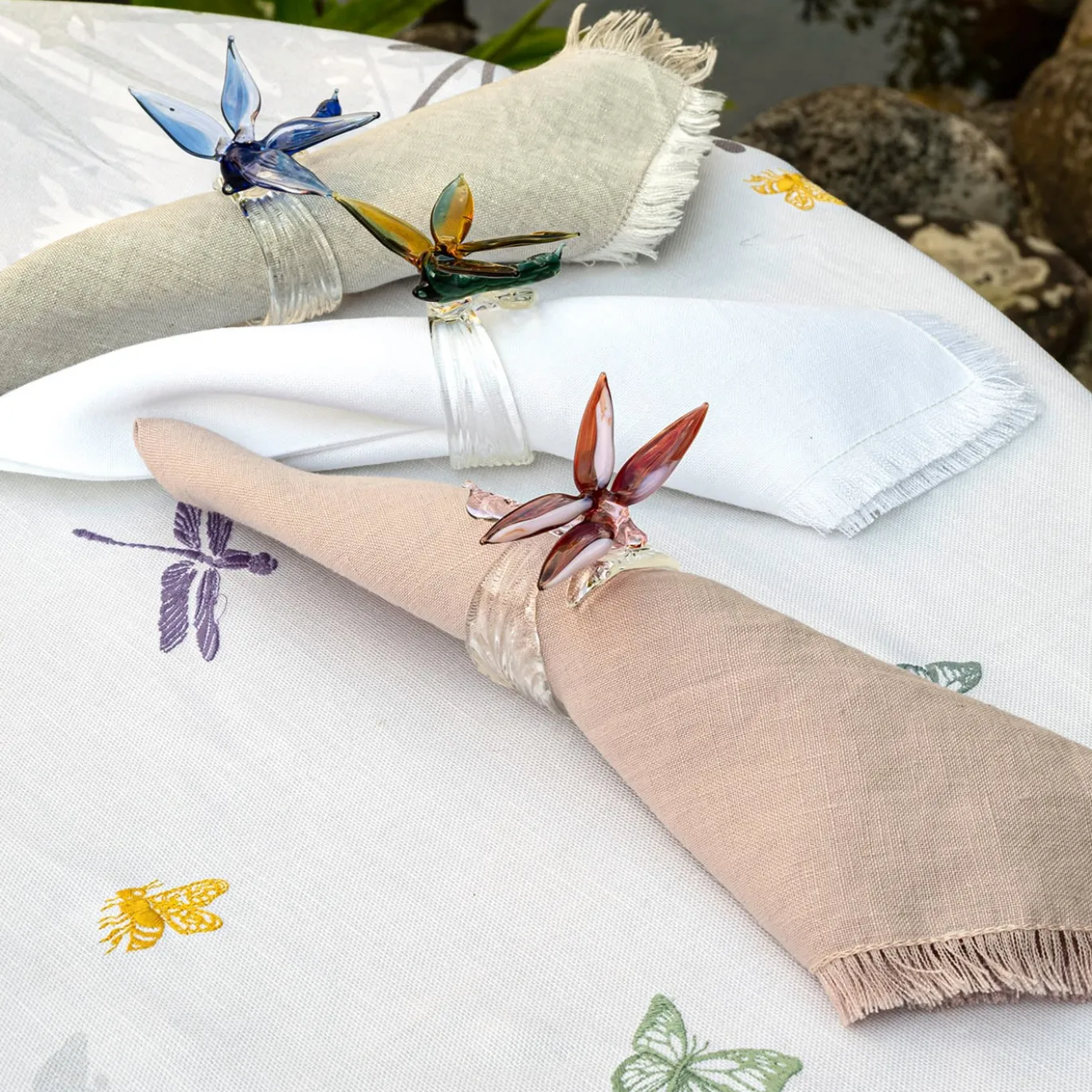 Set di 4 lussuosi tovaglioli di puro lino bianco con frange a mano
