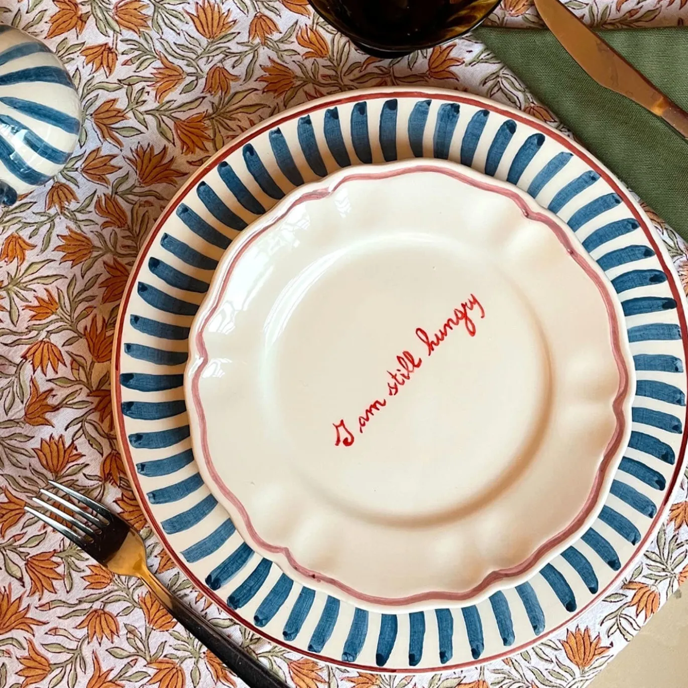 Set di 6 piatti smerlati in ceramica "Ho ancora fame