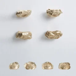 Set di 4 pomelli in ottone per porte Impronta #4 di Nicole Valenti