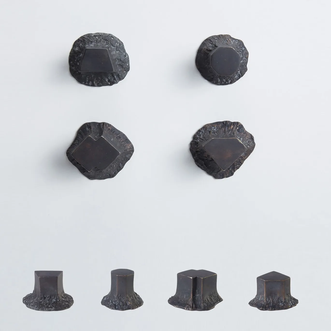 Set di 4 pomelli neri per porte Solido #2 di Nicole Valenti