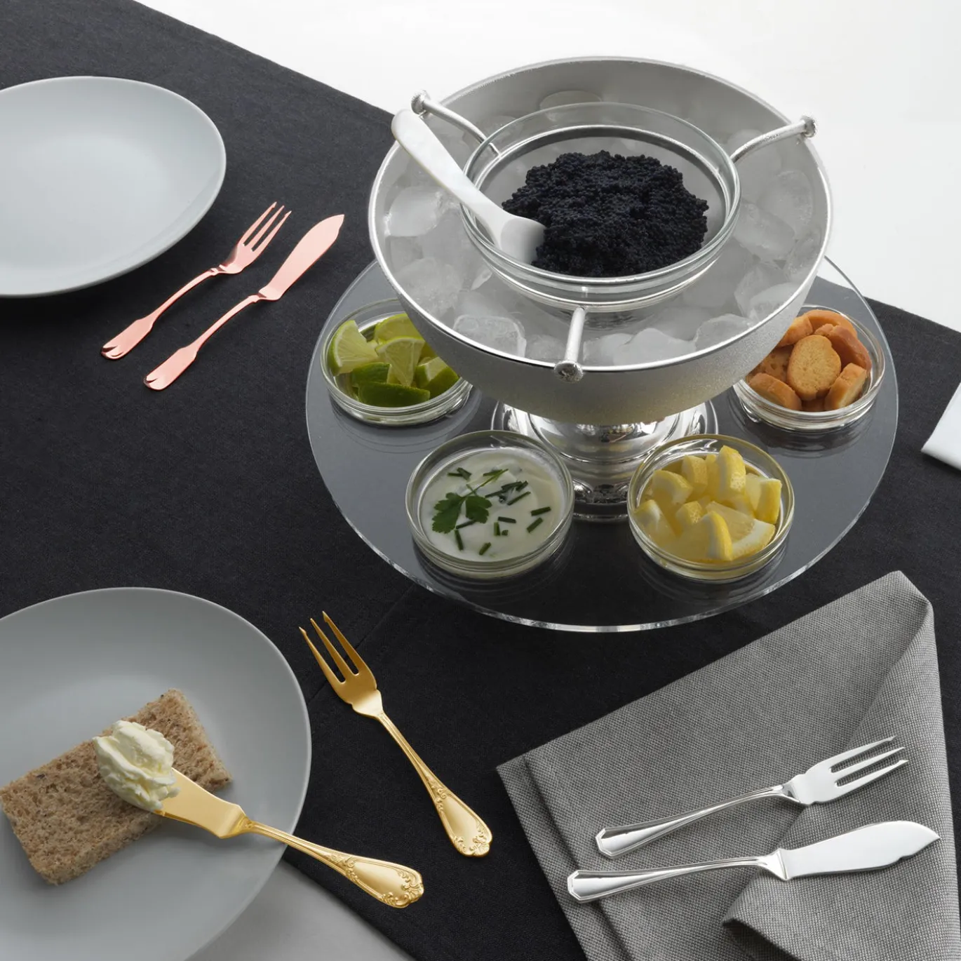 Set di posate dorate da 12 pezzi