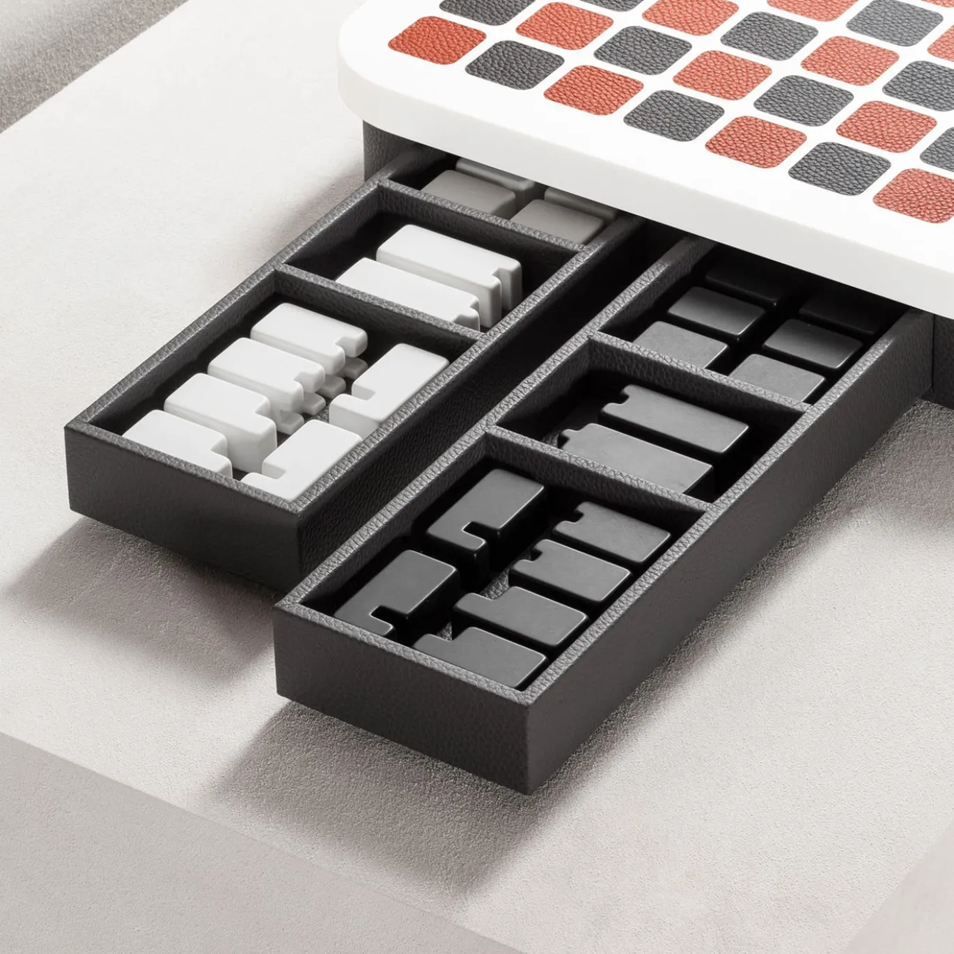 Set di scacchi in Corian® Delos