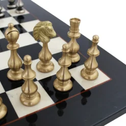 Set di Scacchi Orientale Contemporaneo in Ottone e Legno