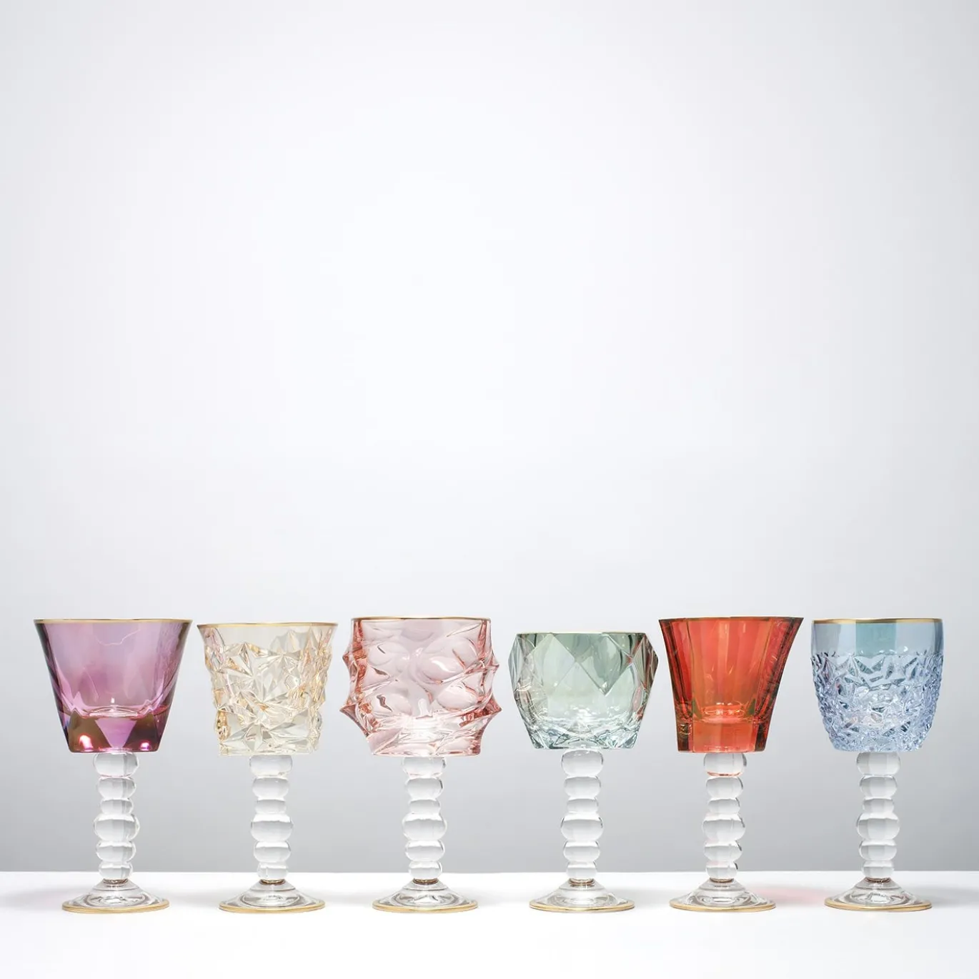 Set di sei calici alti assortiti