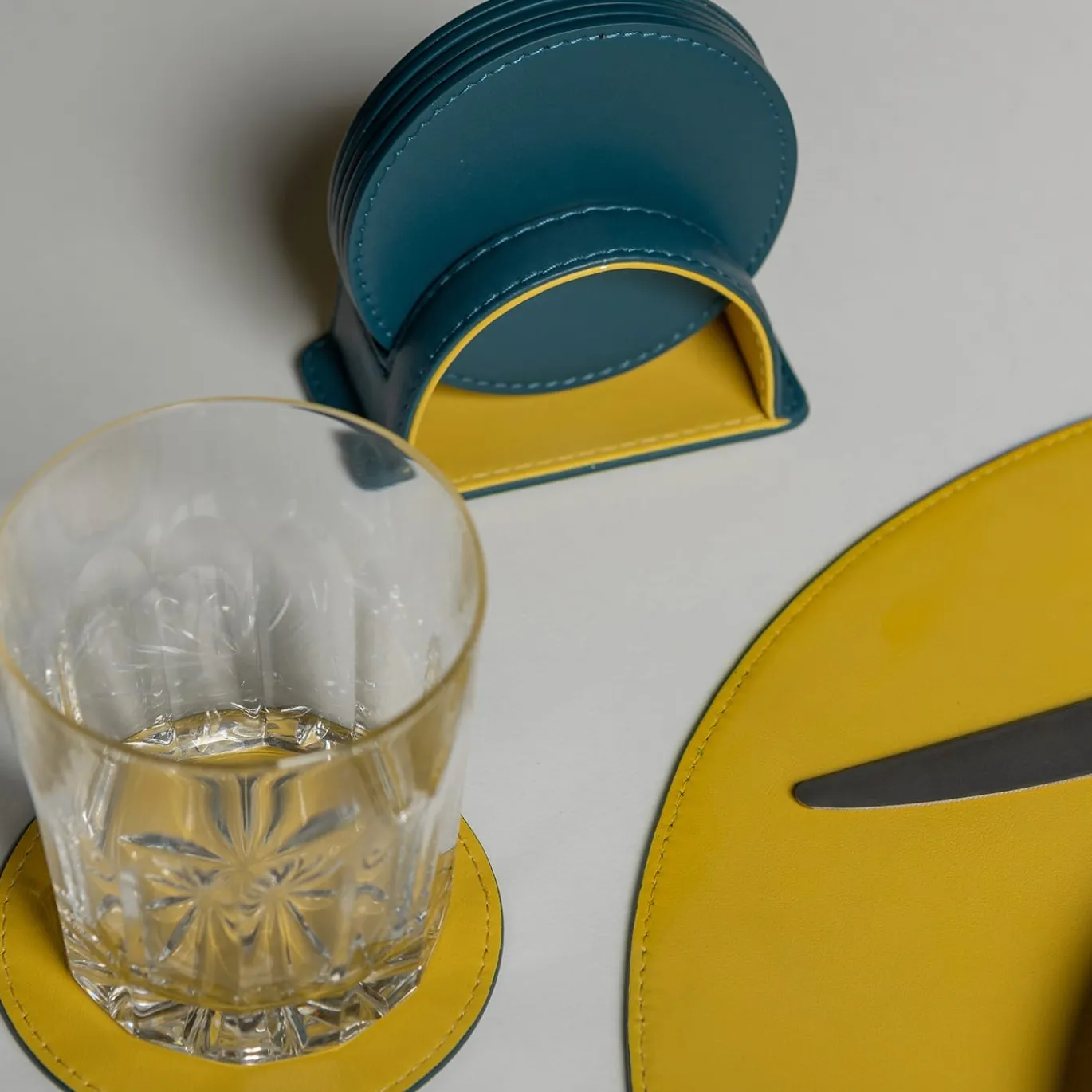 Set di 6 sottobicchieri rotondi Dalì Soft Blu Amalfi e Giallo Cedro