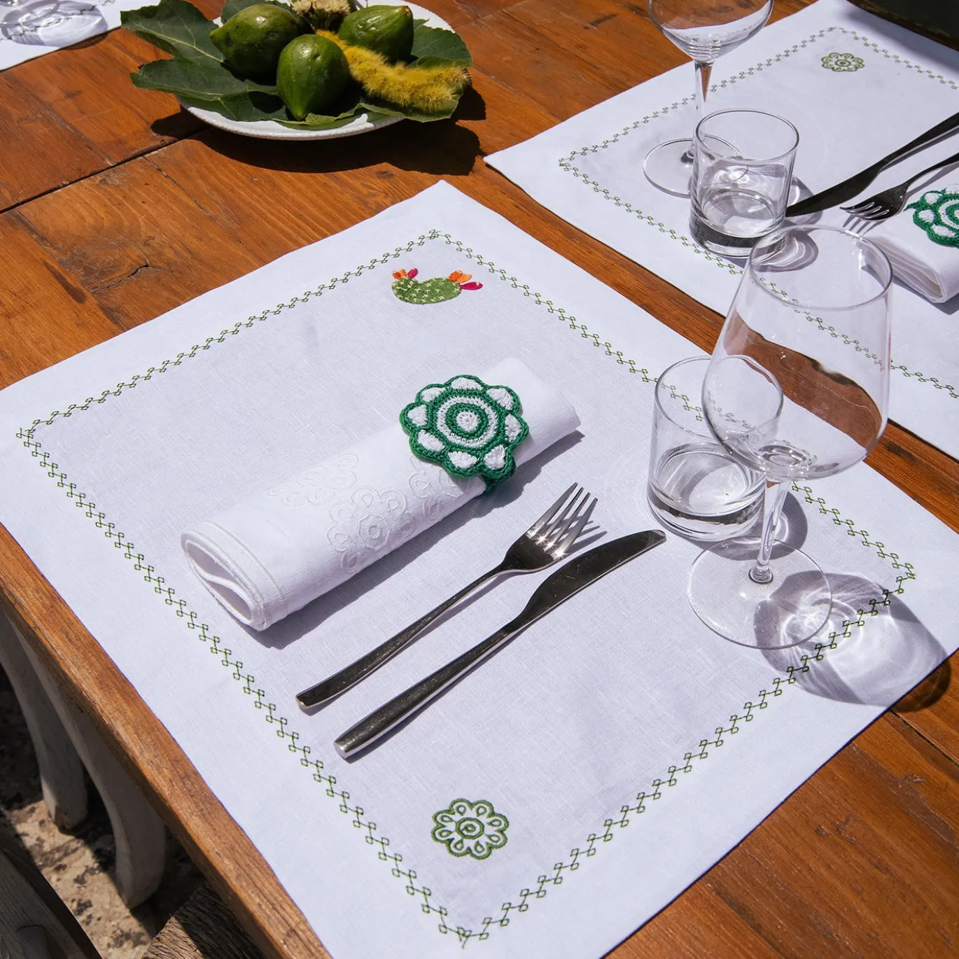 Set di 4 Sottopiatti in Lino Bianco con Cactus Mediterranei