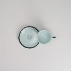 Set di 4 tazze e piattini in ceramica Monogram Celeste Velato