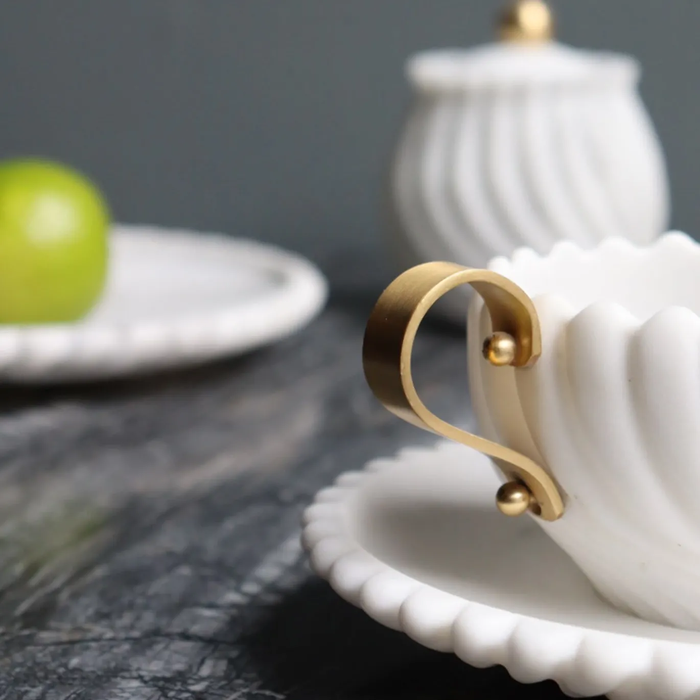 Set di tazze e piattini Victoria di Bethan Gray