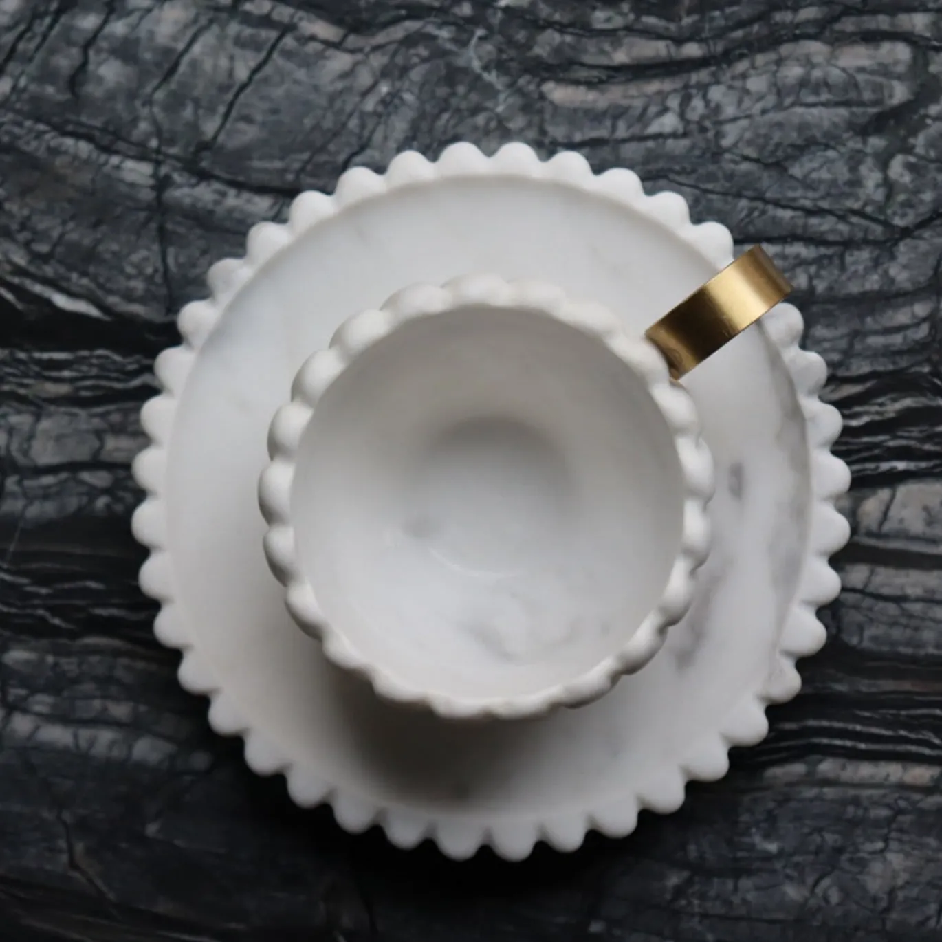 Set di tazze e piattini Victoria di Bethan Gray
