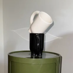 Set di 4 tazze scultoree mUUUUg in ceramica lucida bianca