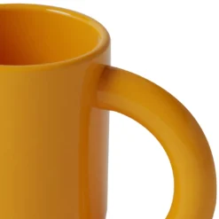 Set di 4 tazze scultoree mUUUUg in ceramica lucida Mango