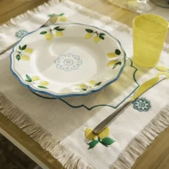 Set di 2 tovagliette bianche ricamate con frange Limoni