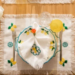 Set di 2 tovagliette bianche ricamate con frange Limoni