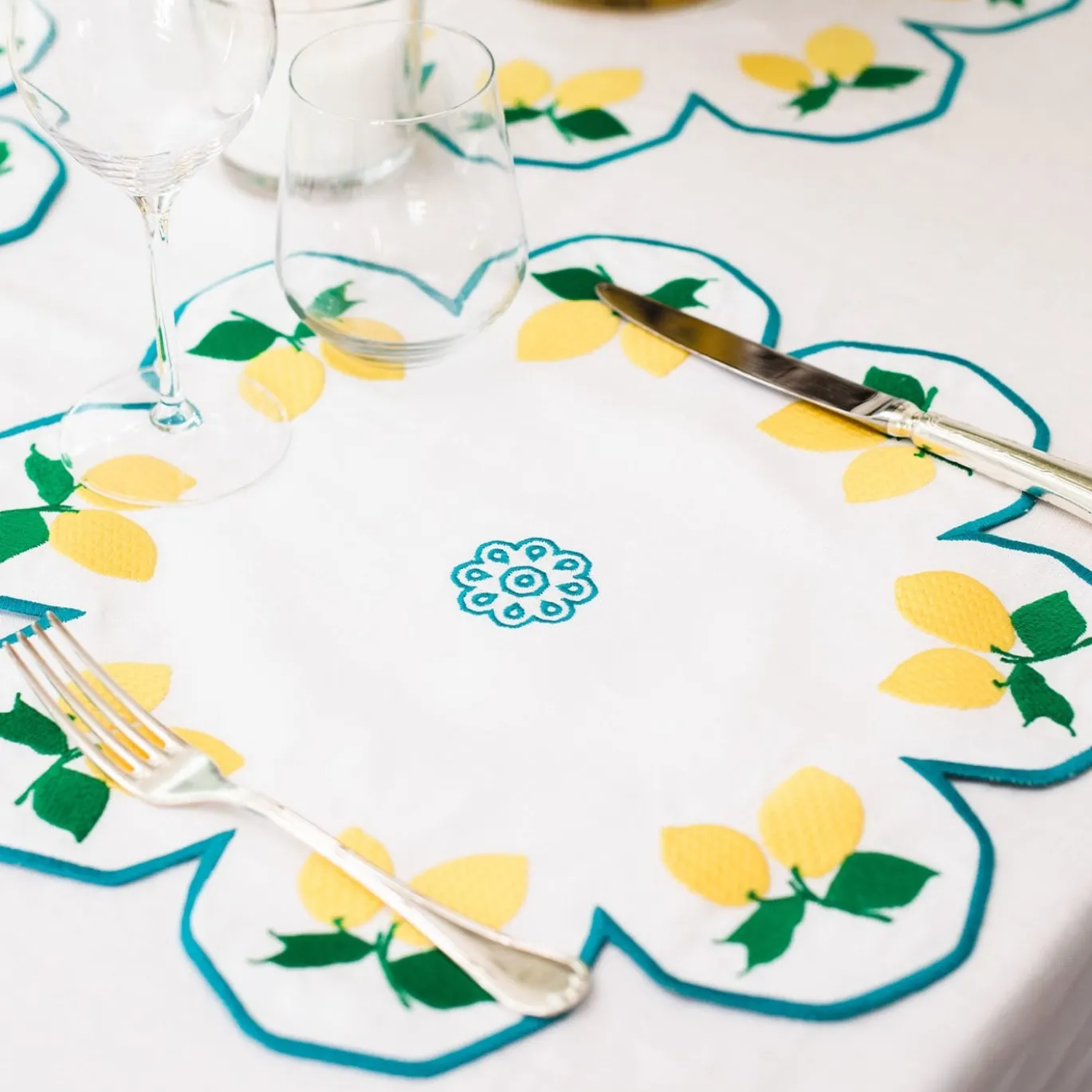 Set di 2 tovagliette di servizio bianche a forma di fiore Limoni Multicolor