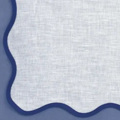 Set di tovagliette e tovaglioli blu e bianchi