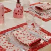 Set di 2 tovagliette fucsia e rosse con tovaglioli