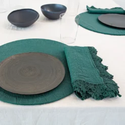 Set di 4 Tovagliette Rotonde Foresta in Lino con Supporto in Sughero