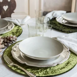 Set di 4 Tovagliette Rotonde in Velluto Verde con Supporto in Sughero
