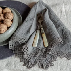 Set di 4 tovaglioli carbone con pizzo siciliano