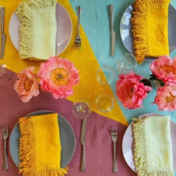 Set di 4 Tovaglioli in Lino Giallo Ocra con Frange Lunghe