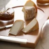 Set formaggio Essentia con tagliere in legno di faggio, campana in vetro e ciotole