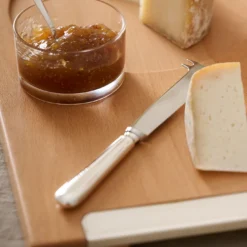 Set formaggio Essentia con tagliere in legno di faggio, campana in vetro e ciotole