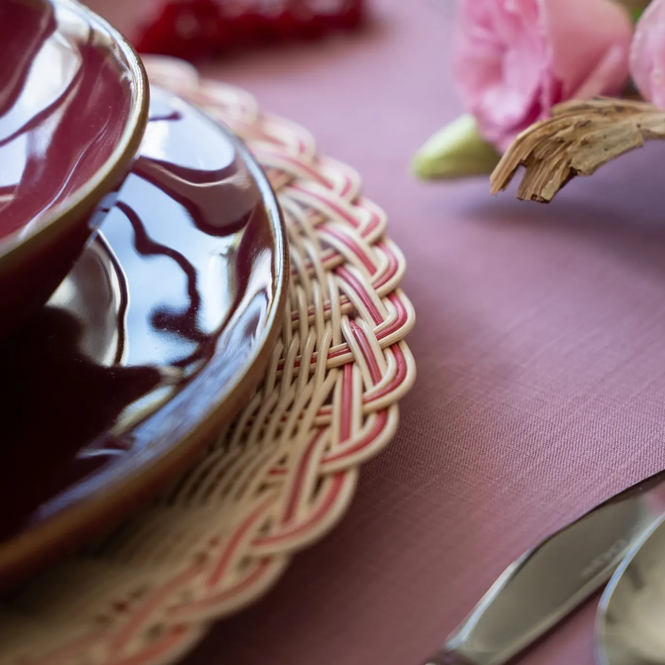 Sottopiatto in midollino bicolore in rosa geranio
