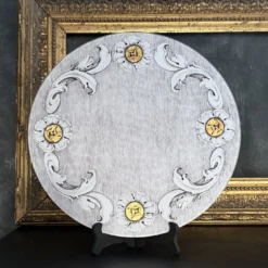 Sottopiatto rotondo Floreale in vetro grafite con dettagli in foglia oro