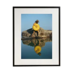Stampa con cornice Finding A Spot di Slim Aarons