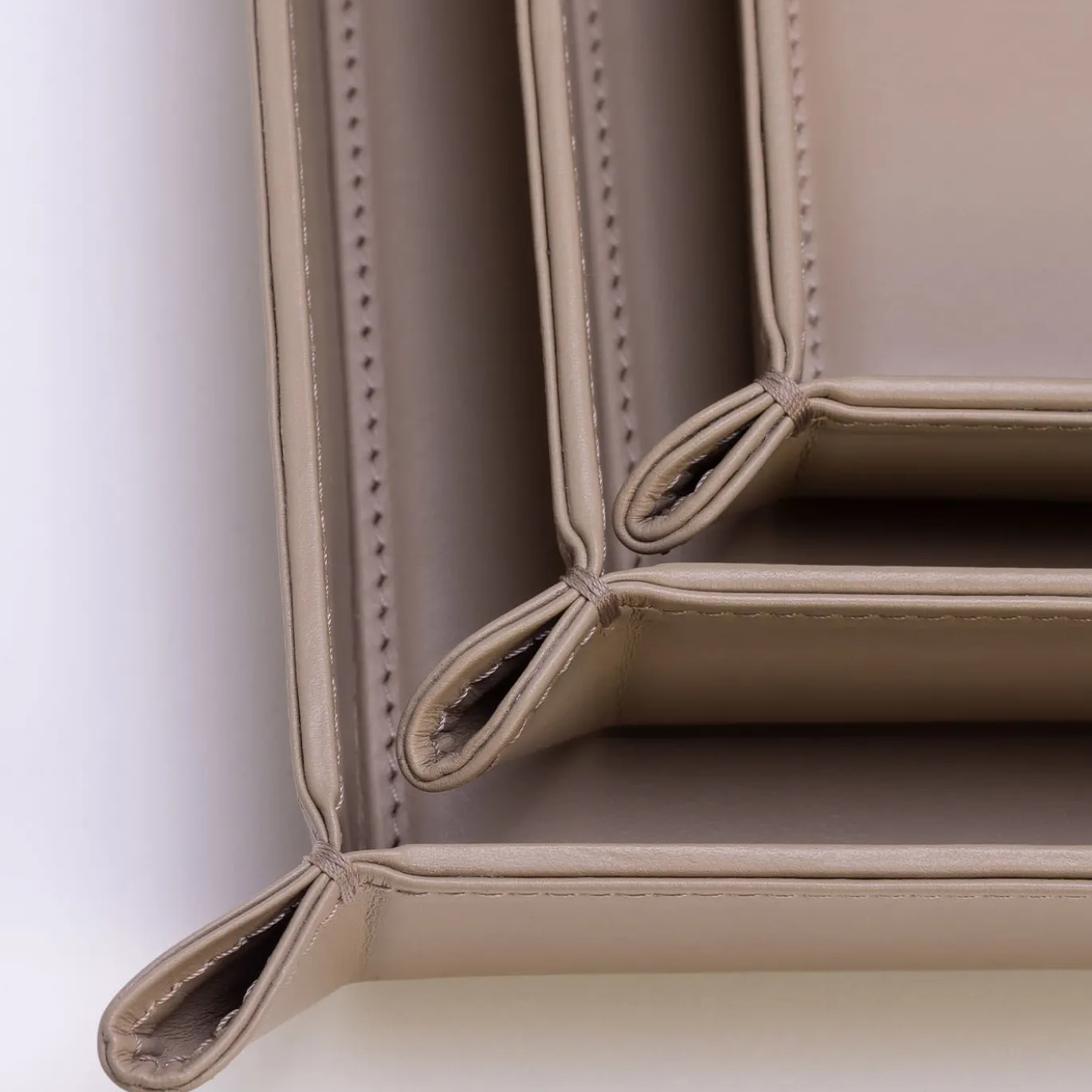 Svuotatasche Picasso Seta Medio in Pelle Beige