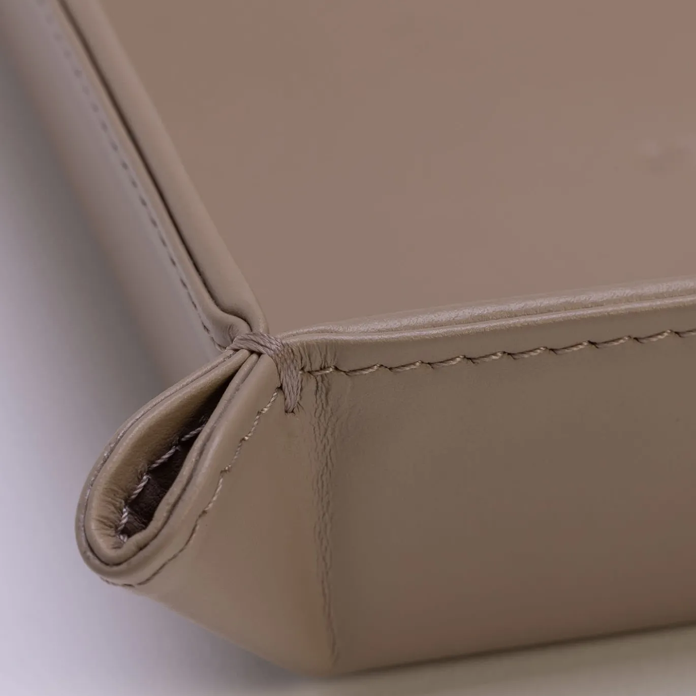 Svuotatasche Picasso Seta Medio in Pelle Beige