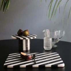 Tagliere Alice in bianco e nero di Bethan Gray
