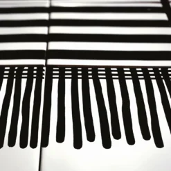 Tappeto Composizione ceramica in bianco e nero di Giuliano Andrea dell'Uva 160 x 120