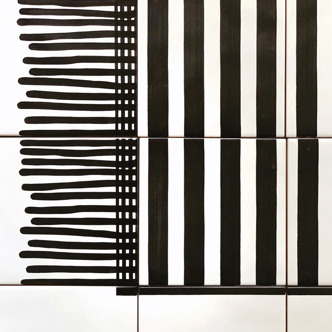 Tappeto Composizione ceramica in bianco e nero di Giuliano Andrea dell'Uva 160 x 120