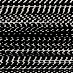 Tappeto Fuoritempo Kilim bianco e nero di Paolo Giordano e Nicole Jeanneret