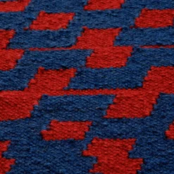 Tappeto Fuoritempo Kilim viola di Paolo Giordano e Nicole Jeanneret