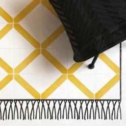 Tappeto giallo a rete Composizione ceramica di Giuliano Andrea dell'Uva 200 x 100