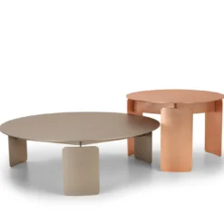 Tavolino grigio Shirudo di Elisa Honkanen
