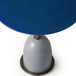 Tavolino Pins rotondo in ceramica e vetro blu