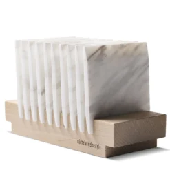 Telaiata Quadrata Set di 10 Mini Vassoi in Marmo con Base in Rovere