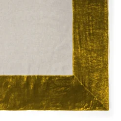 Tovaglia in lino naturale oro con bordo in velluto