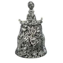 Tra la scultura in ceramica