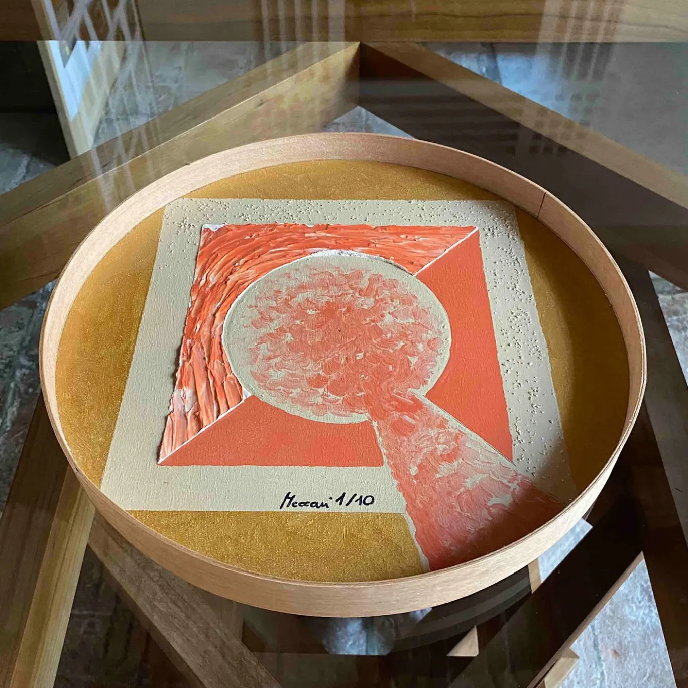 T1 Vassoio rotondo arancione e oro di Meccani Studio